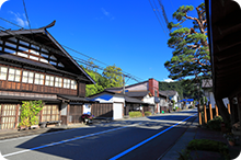 江戸時代、東北二大街道「羽州街道」の宿場町であった金山町の街並みの画像