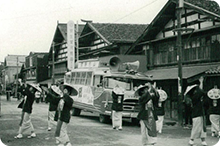 金山町の過去の街並み 白黒写真